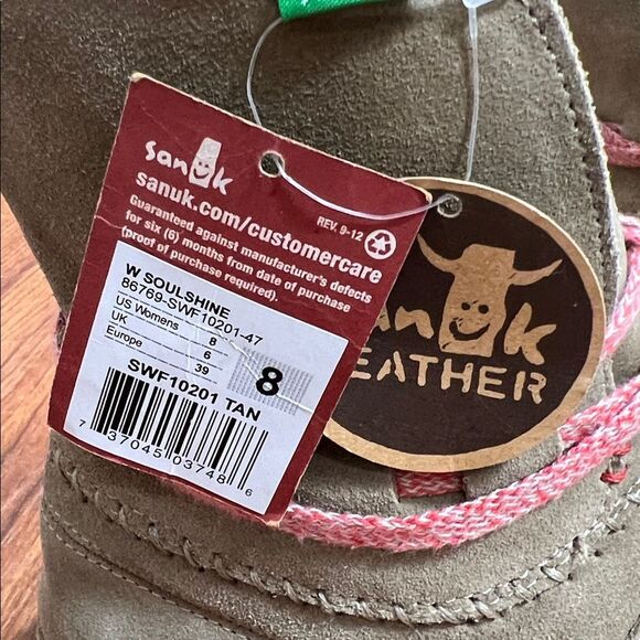 Sanuk Brown Ankle Boots with Pink Laces - Picture 4 of 11